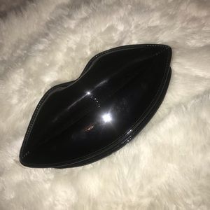 POUT CLUTCH x SHOULDER BAG